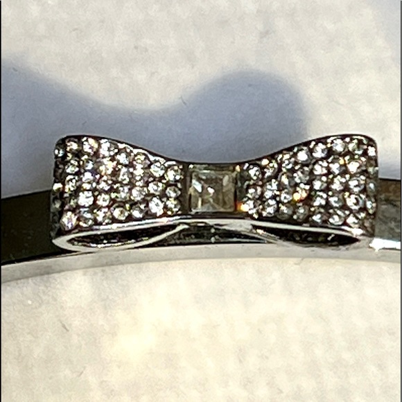 KATE SPADE Ready Set Bow Silver Hinged Bangle Bracelet Pave’ Set Rhinestone Bow - Picture 3 of 6